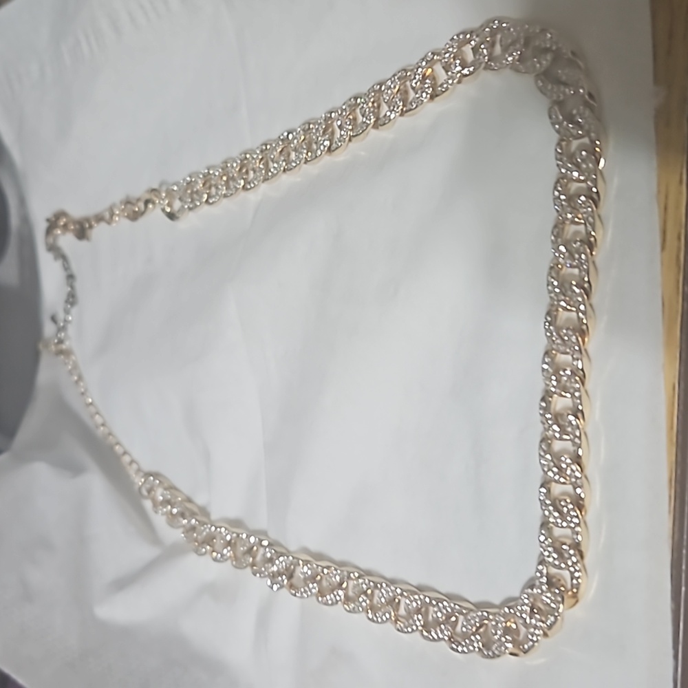 Gokd and rhinestone   choker